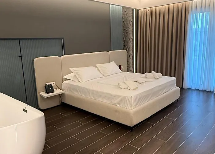 ホテル Xhixha Luxury 4*